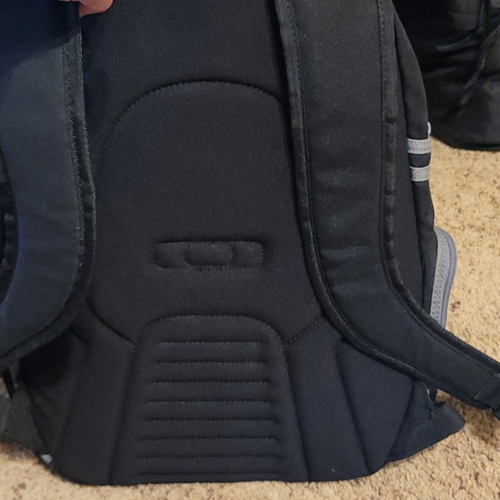 Oakley backpack 🎒 - Picture 2 of 5